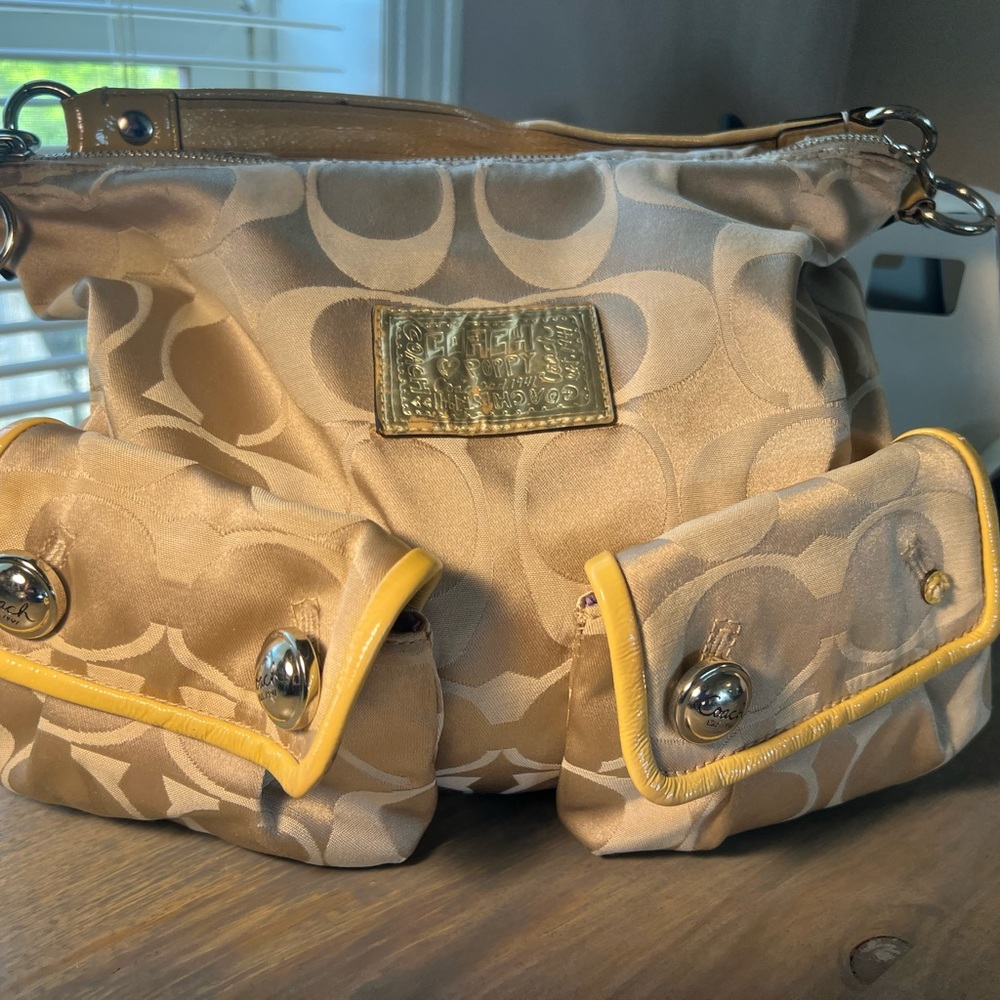 Coach mid-sized Handbag